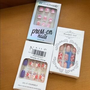 Press-on Nails (set of 3)